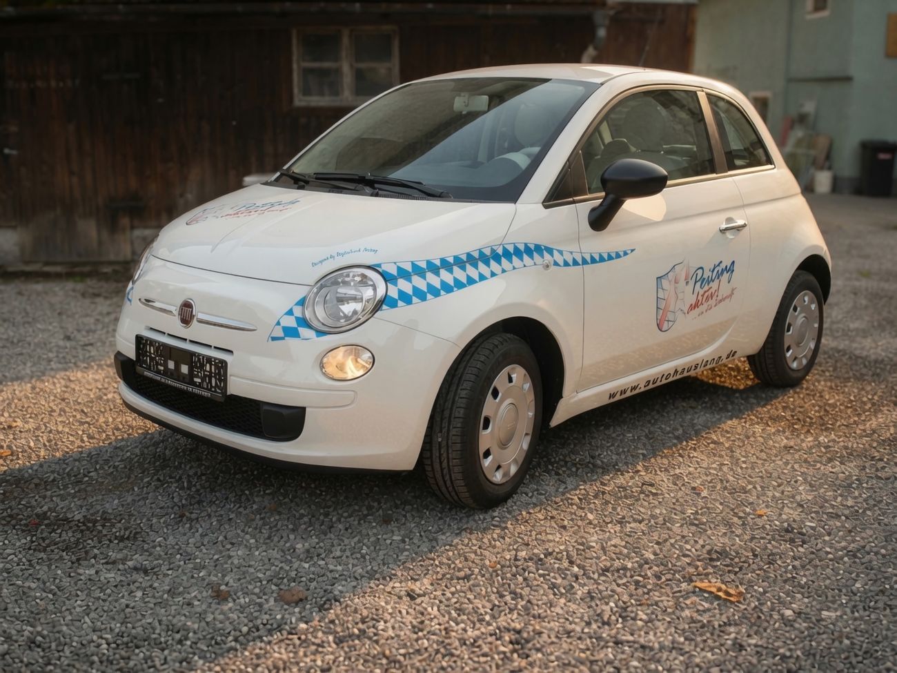 Fiat 500 mit Fahrzeugbeschriftung für den Gewerbeverein Peiting Aktiv